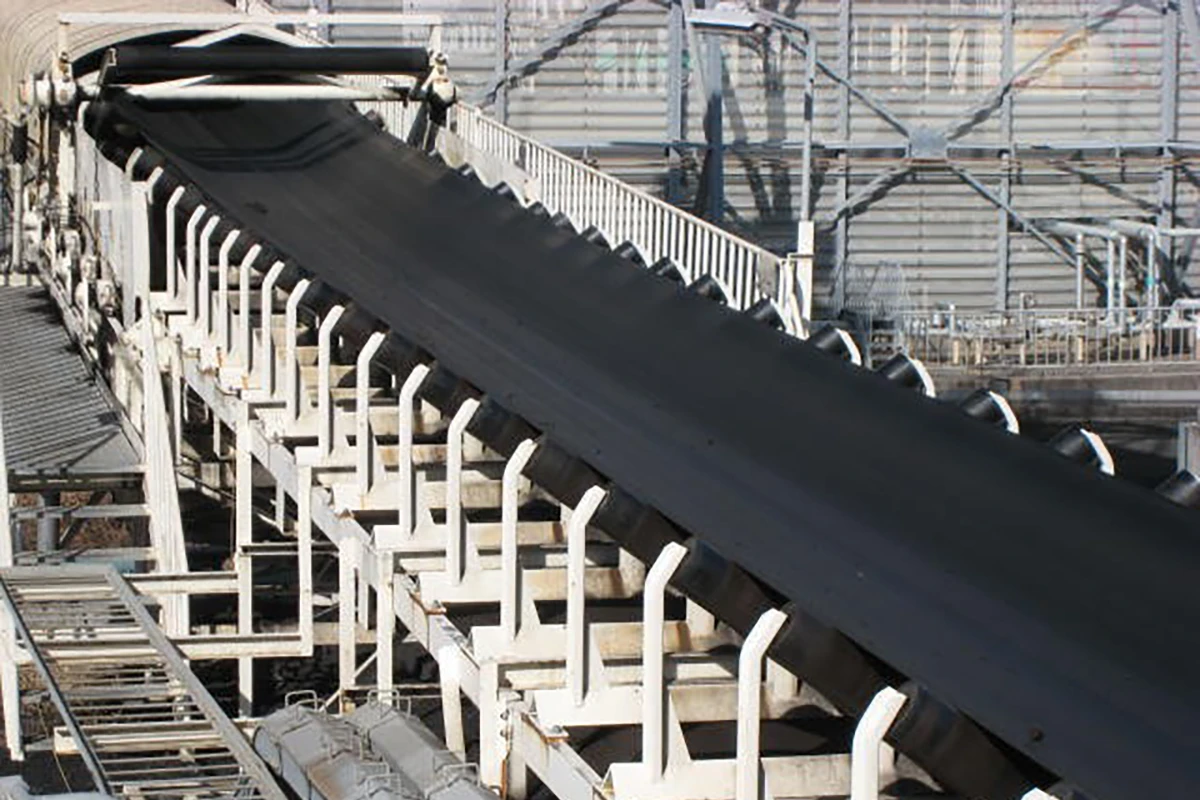 ゴム製コンベアベルト