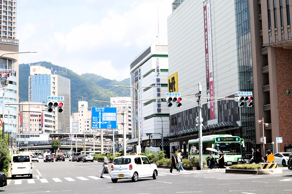 神戸市の真夏の街中風景
